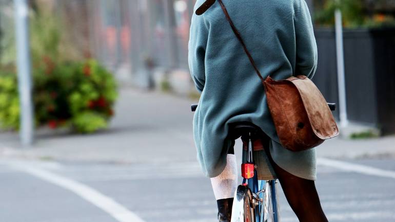 Patinetes y bicicletas: ¿pueden usar los pasos de peatones?